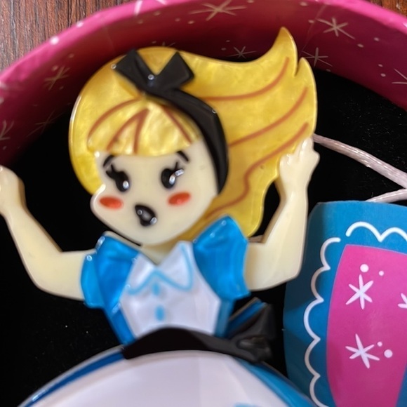 Nib Erstwilder Alice Down the Rabbit Hole Brooch - Picture 4 of 5